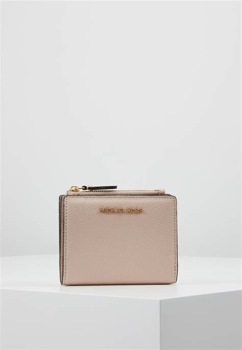 michael kors jet set wallet soft pink|Michael Kors vanilla jet set.